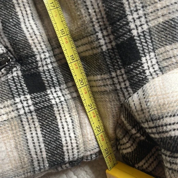 American Eagle Puffer Jacket Size Small Excellent Condition - Picture 9 of 13